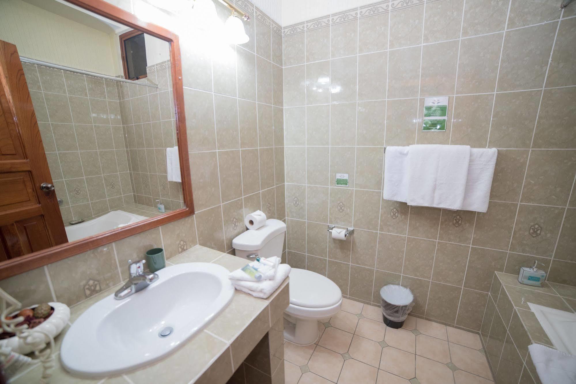 Hotel Anna Inn Olintepeque Eksteriør bilde