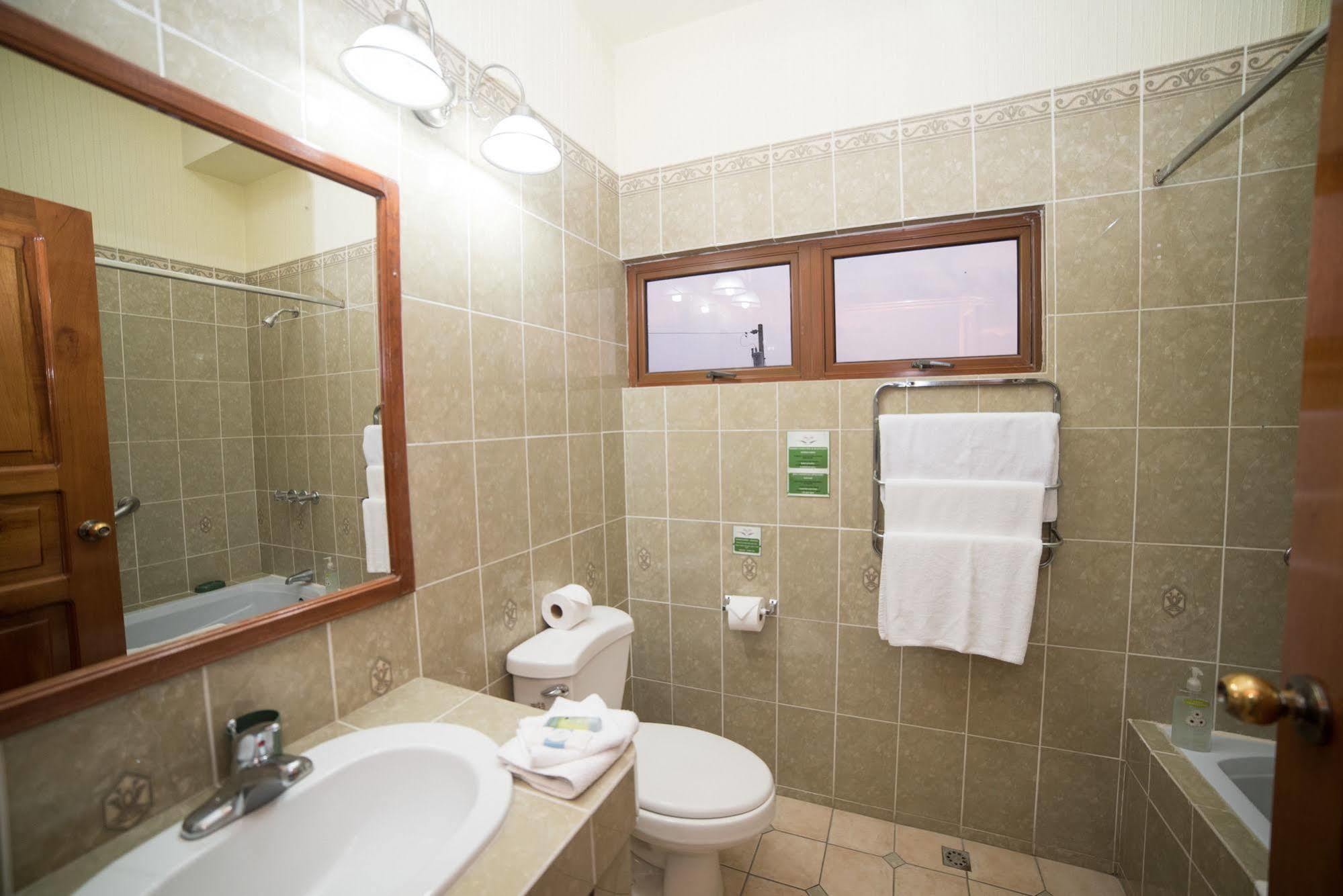 Hotel Anna Inn Olintepeque Eksteriør bilde